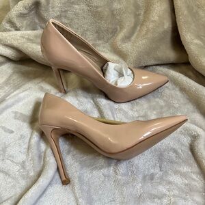 Nude color heel nwt size 6